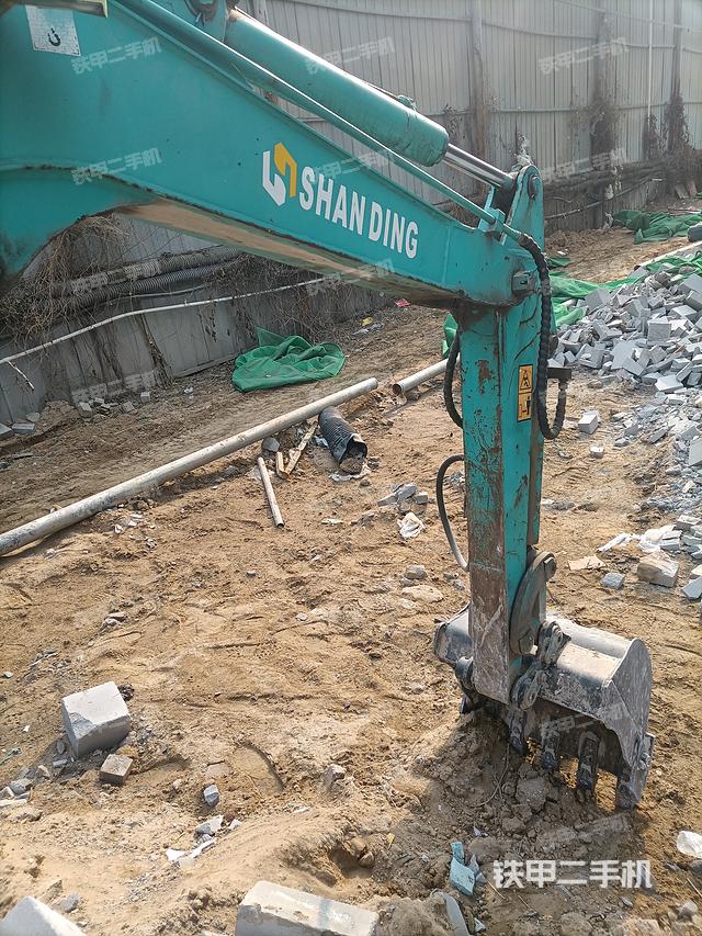 回转马达和主控阀（整机外观）