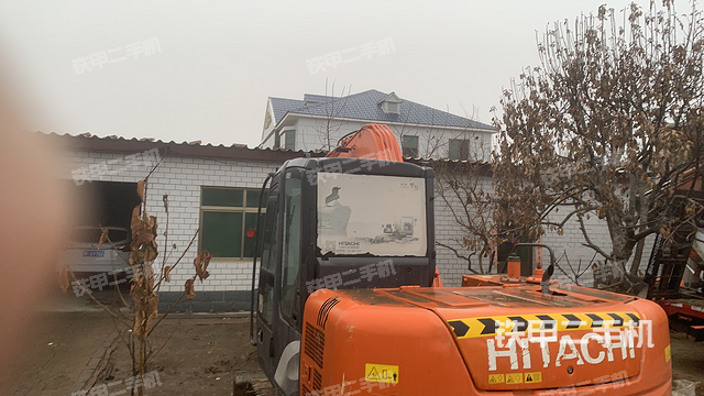 驾驶室顶部（整机外观）