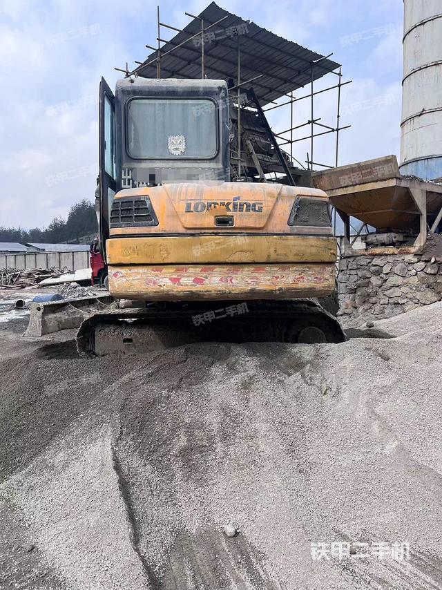 驾驶室顶部（整机外观）