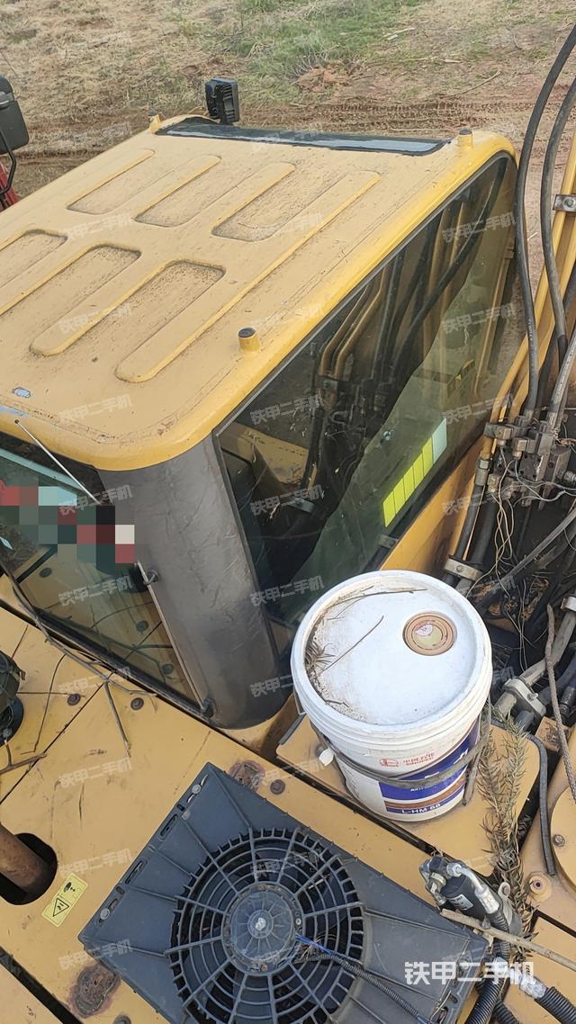 驾驶室顶部（整机外观）