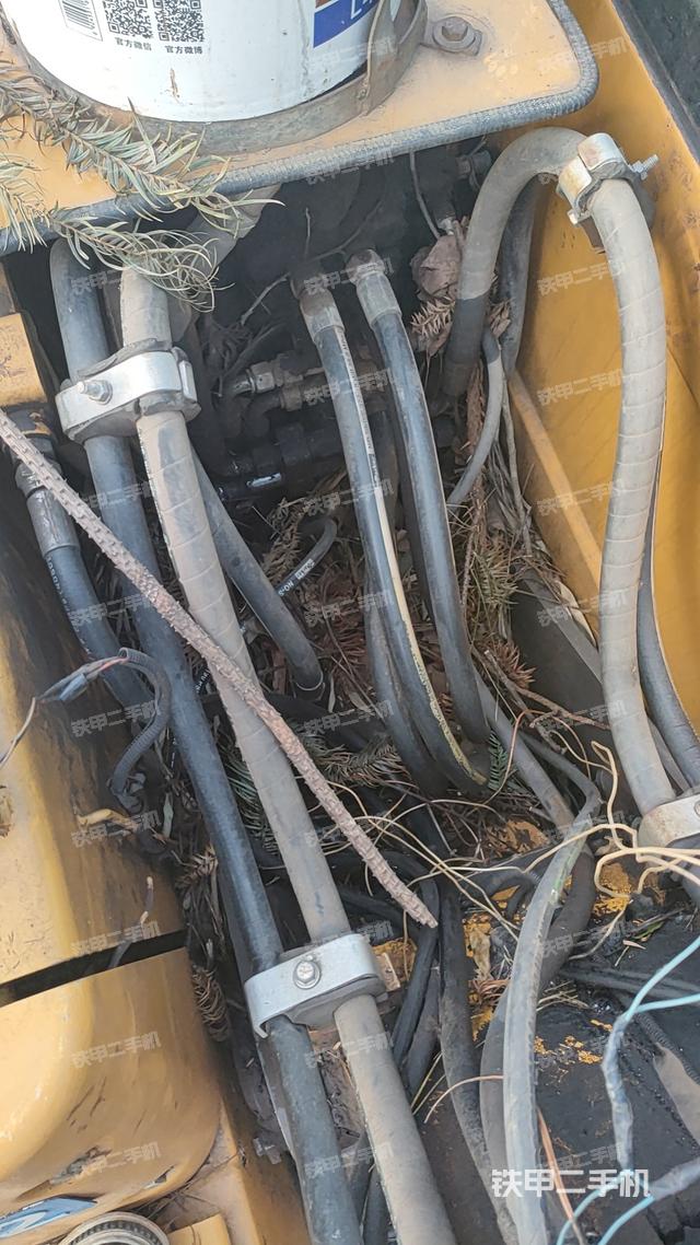 回转马达和主控阀（整机外观）