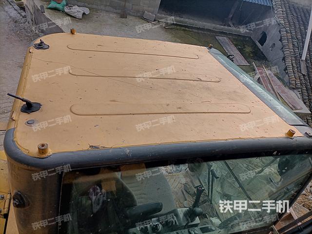 驾驶室顶部（整机外观）