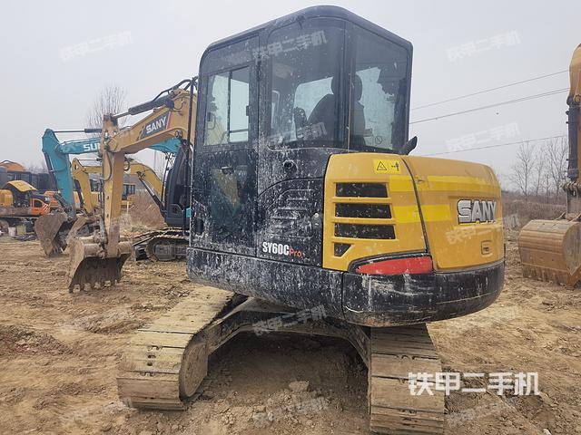 驾驶室顶部（整机外观）