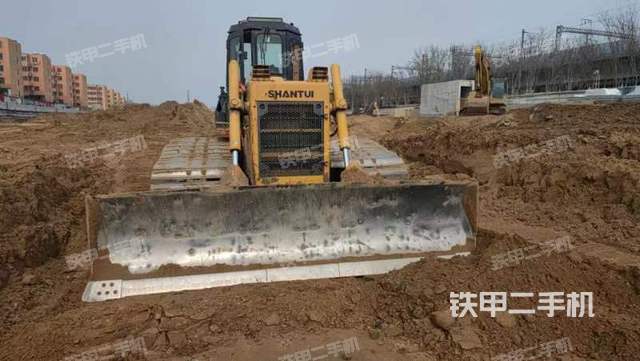 整机右侧（设备外观及核心部件）