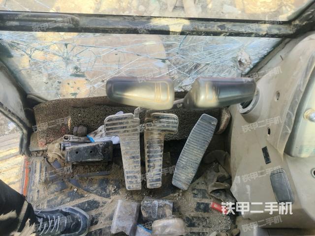 座椅左侧控制台/音响/含左手柄（驾驶室部分）