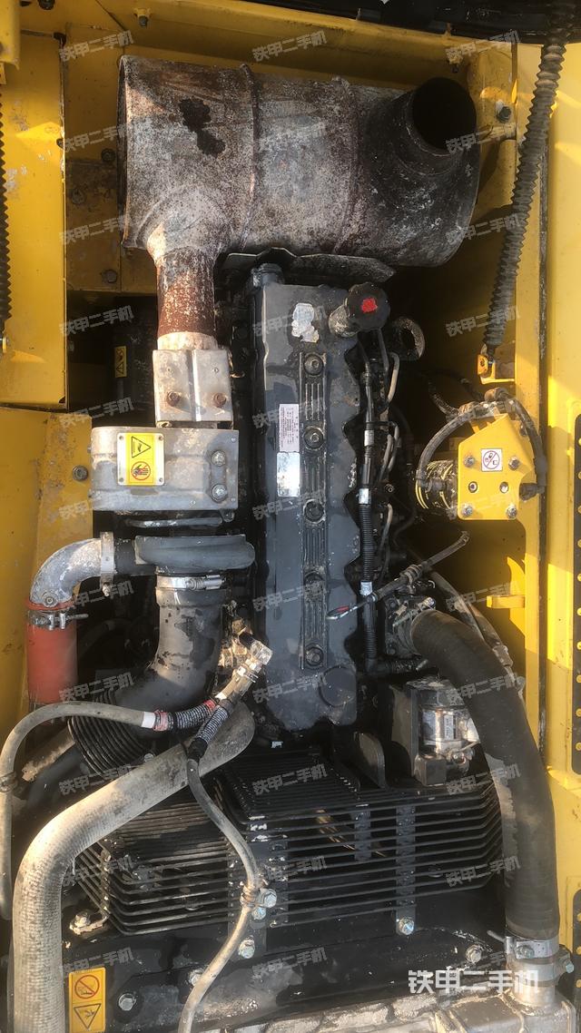 回转马达和主控阀（整机外观）