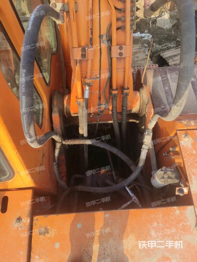 大臂背部俯视（工作和回转装置）