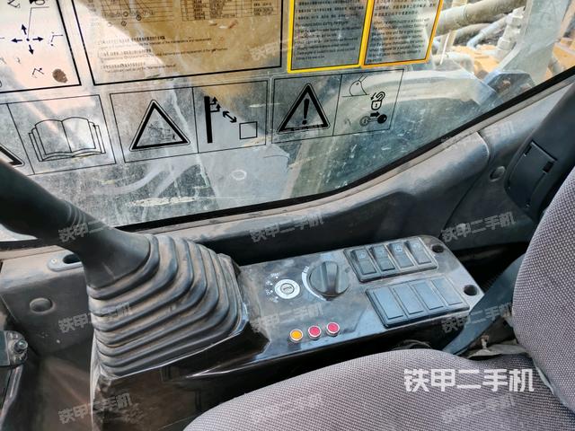 座椅右侧控制台/钥匙门/油门/含右手柄（驾驶室部分）