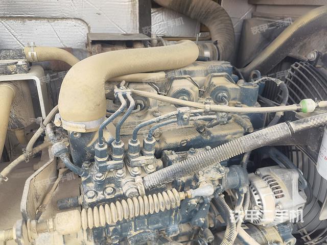 回转马达和主控阀（整机外观）