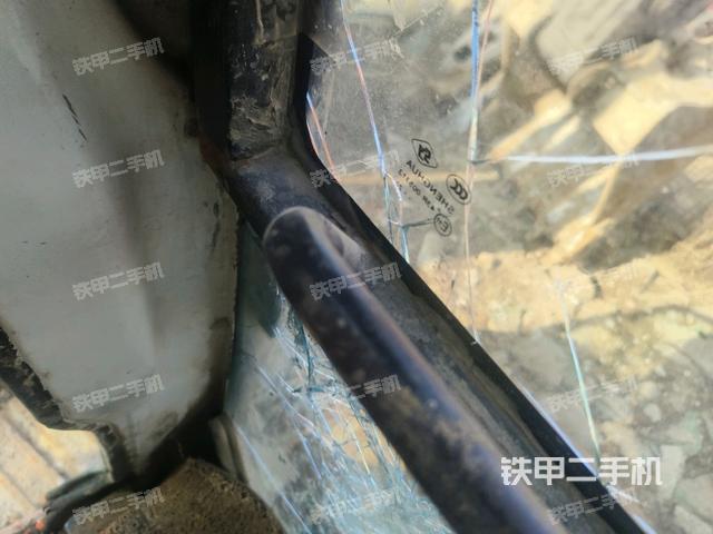 后窗玻璃角标（驾驶室部分）