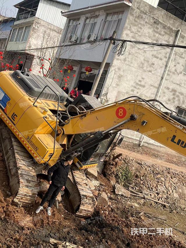 驾驶室顶部（整机外观）