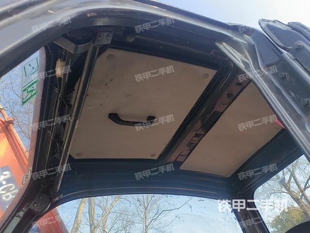 驾驶室顶部（整机外观）