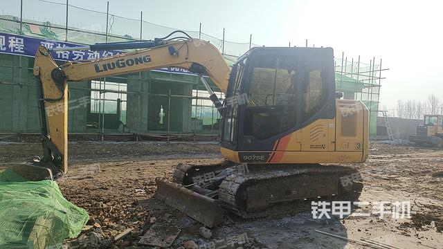 驾驶室顶部（整机外观）