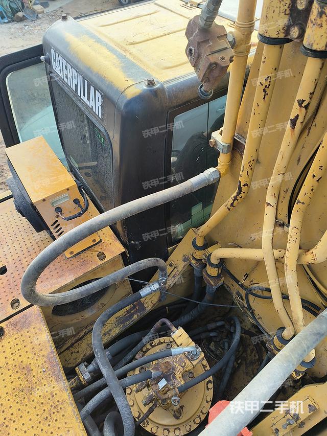 驾驶室顶部（整机外观）