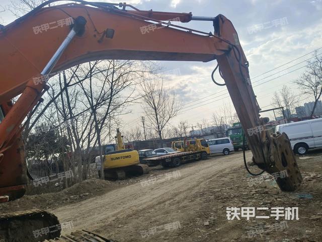 大臂油缸整体 竖拍（工作和回转装置）