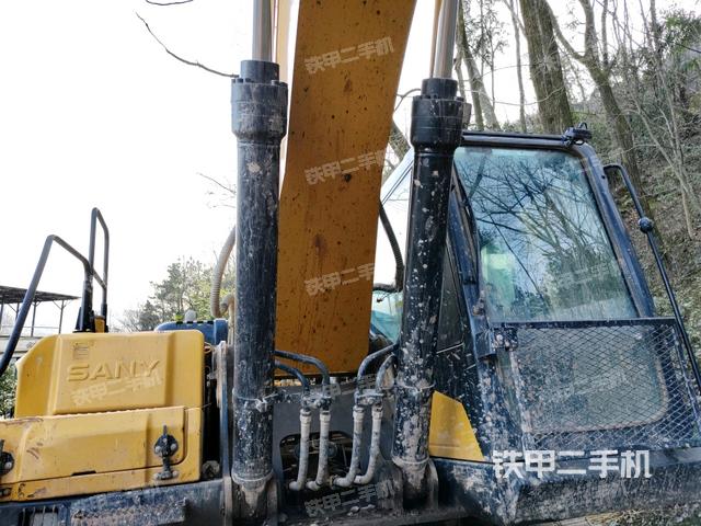 大臂油缸整体 竖拍（工作和回转装置）