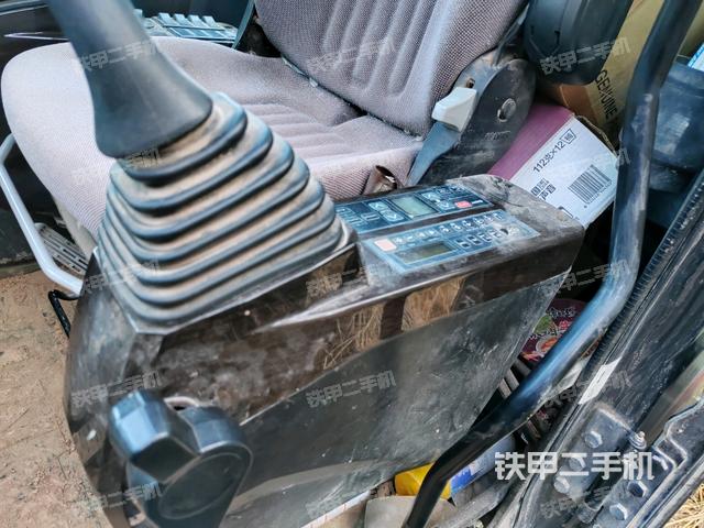 座椅左侧控制台/音响/含左手柄（驾驶室部分）