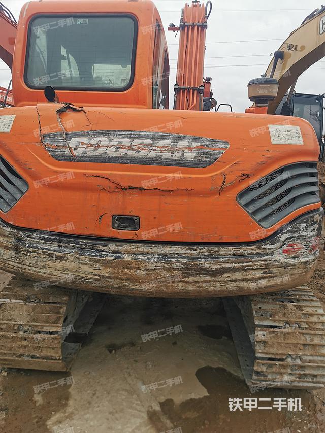 驾驶室顶部（整机外观）