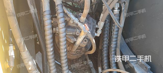 回转马达和主控阀（整机外观）