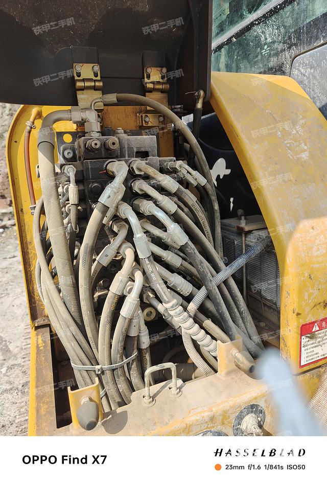 回转马达和主控阀（整机外观）