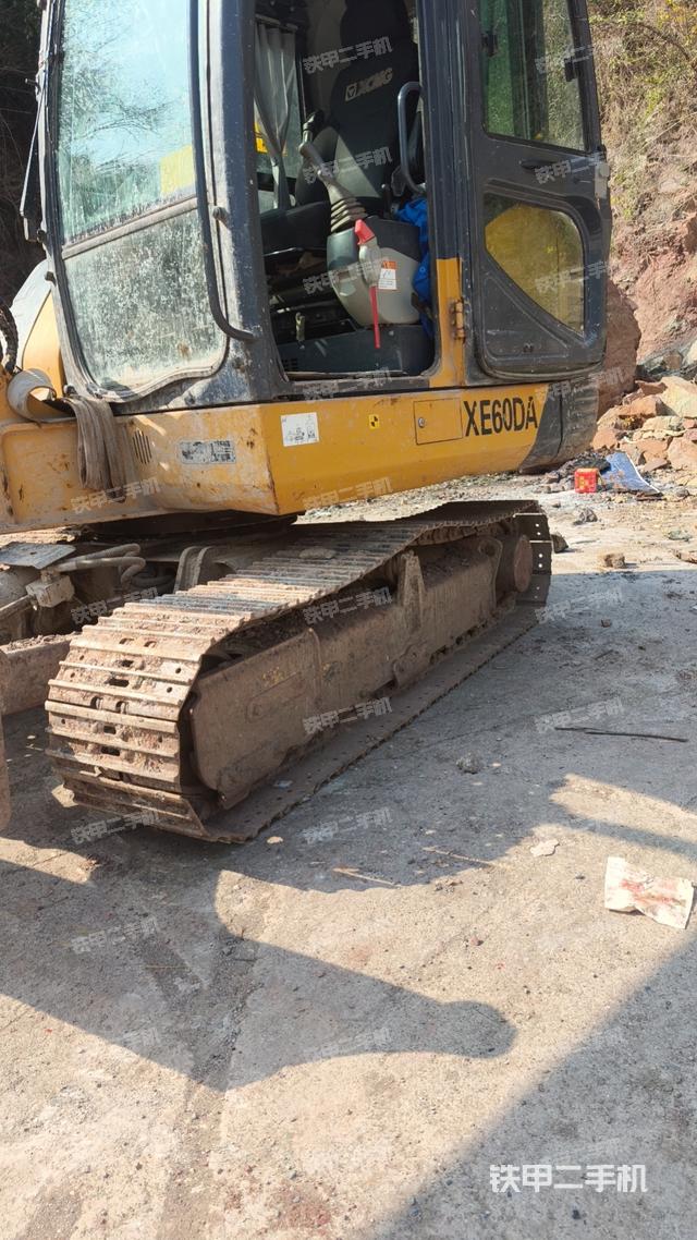 驾驶室整体（整机外观）