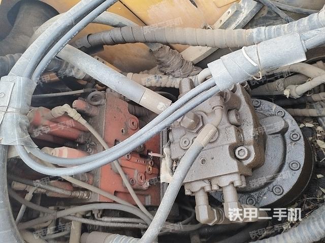 回转马达和主控阀（整机外观）