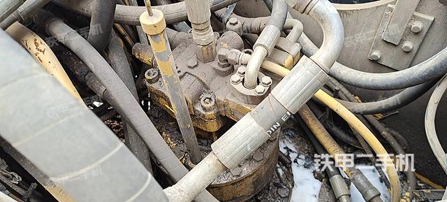 回转马达和主控阀（整机外观）