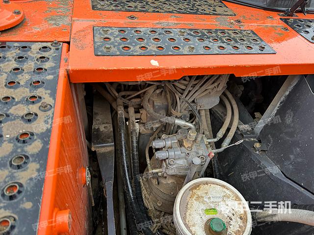 回转马达和主控阀（整机外观）