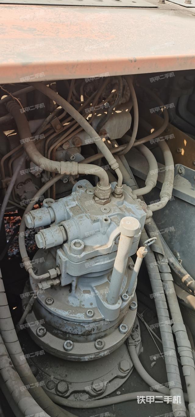 回转马达和主控阀（整机外观）