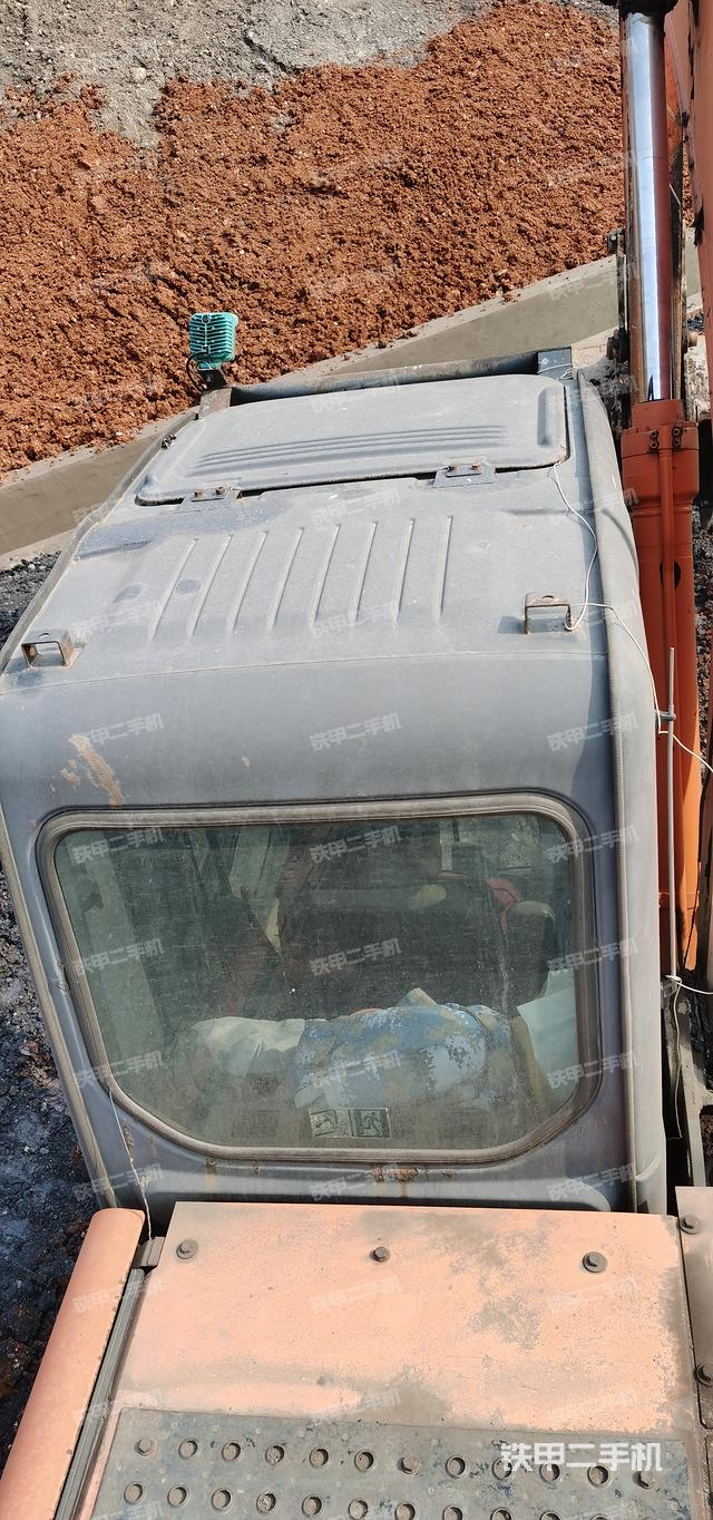 驾驶室顶部（整机外观）