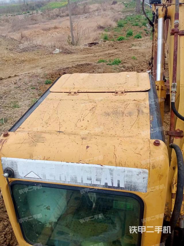 驾驶室顶部（整机外观）