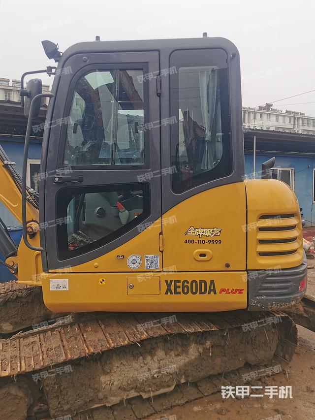 驾驶室整体（整机外观）