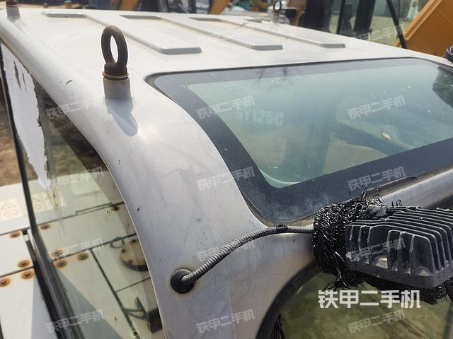 驾驶室顶部（整机外观）