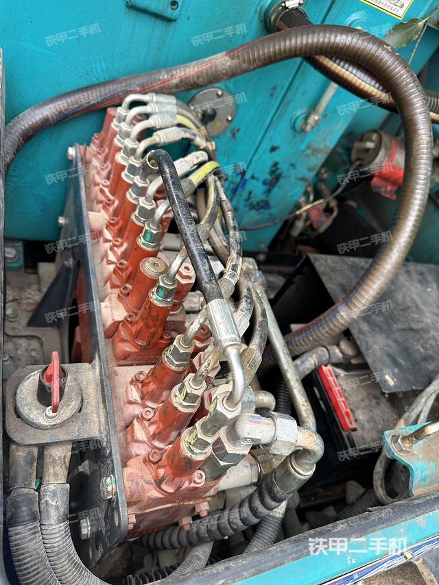 回转马达和主控阀（整机外观）