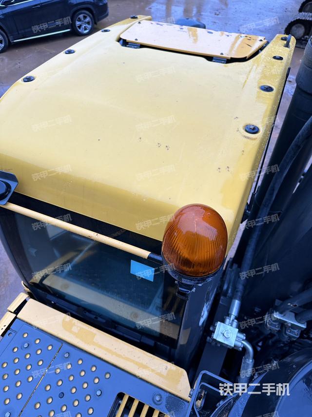 驾驶室顶部（整机外观）