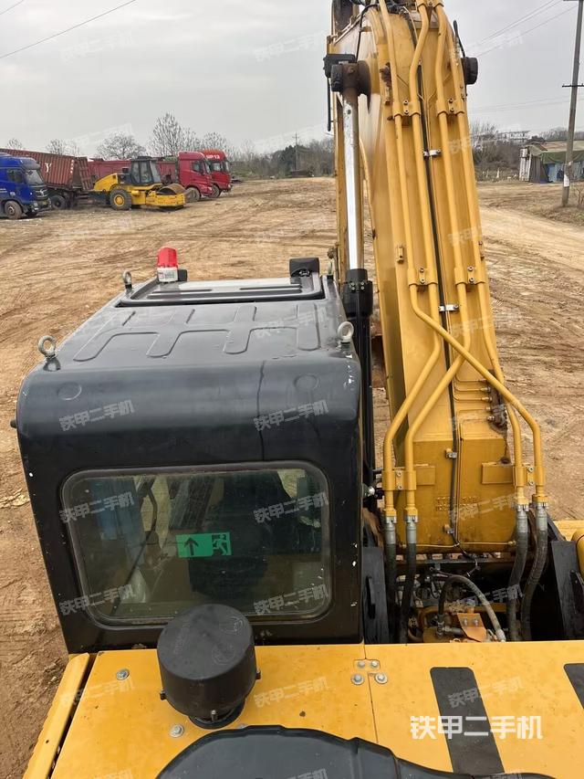 驾驶室顶部（整机外观）