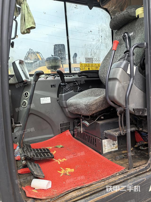 驾驶室整体（整机外观）