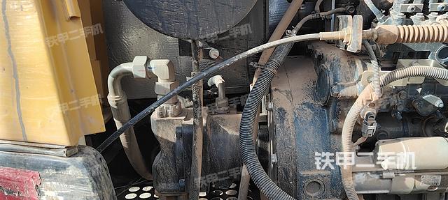 回转马达和主控阀（整机外观）