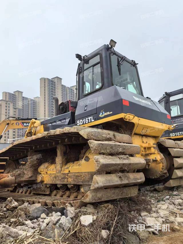 整机右侧（设备外观及核心部件）