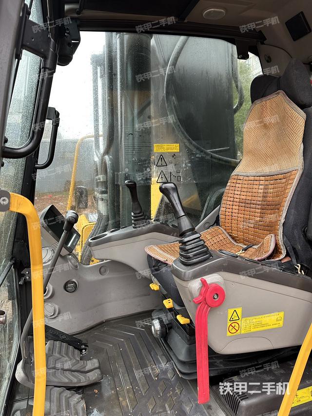 驾驶室整体（整机外观）