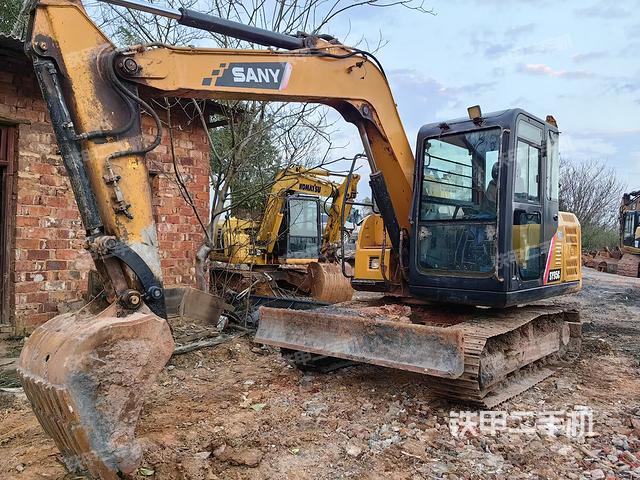 驾驶室顶部（整机外观）