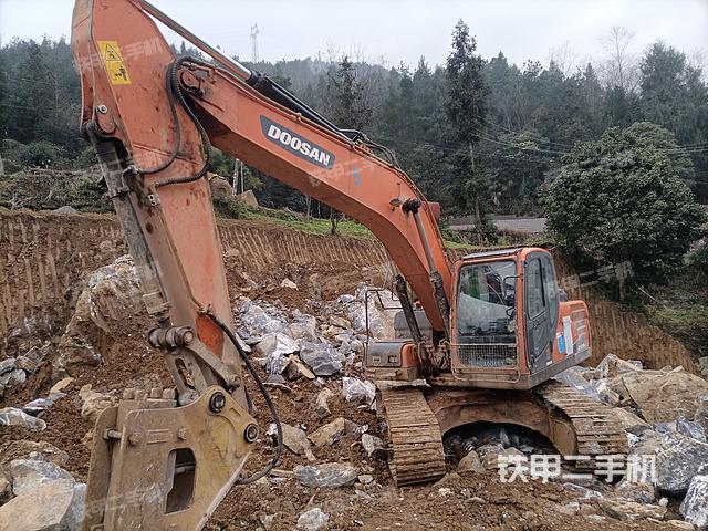 斗山DX215-9C挖掘机