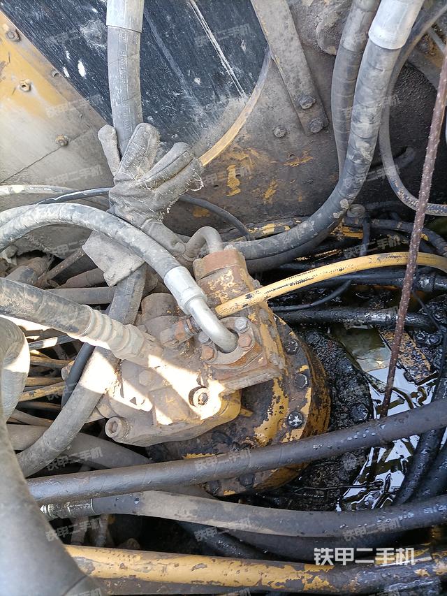 回转马达和主控阀（整机外观）