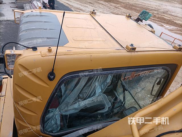 驾驶室顶部（整机外观）