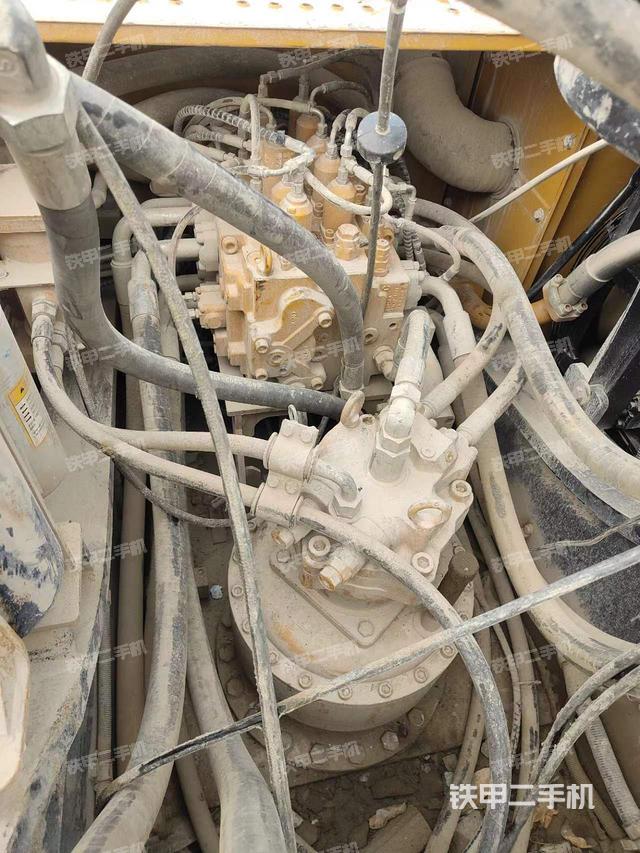 回转马达和主控阀（整机外观）