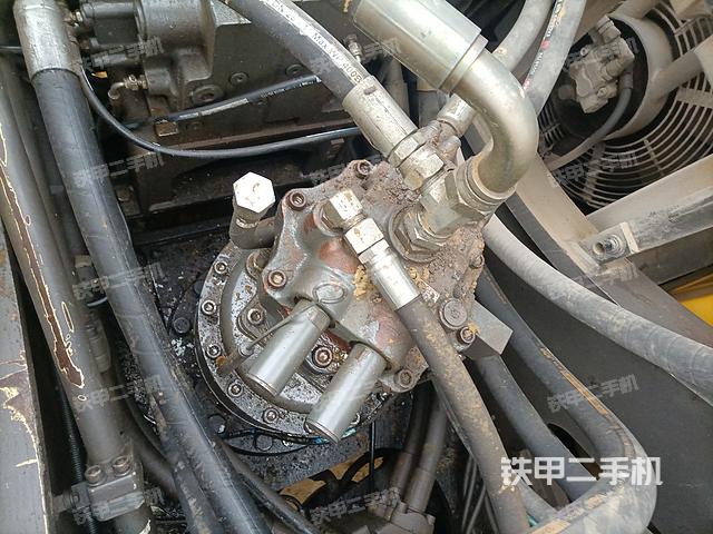 回转马达和主控阀（整机外观）