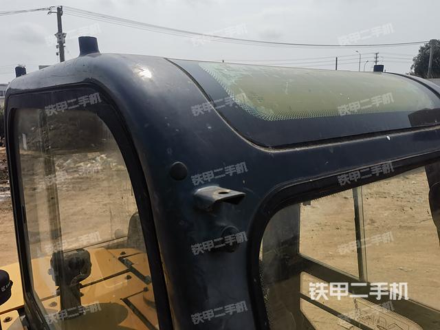 驾驶室顶部（整机外观）