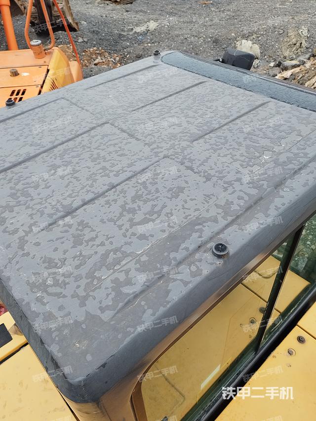 驾驶室顶部（整机外观）