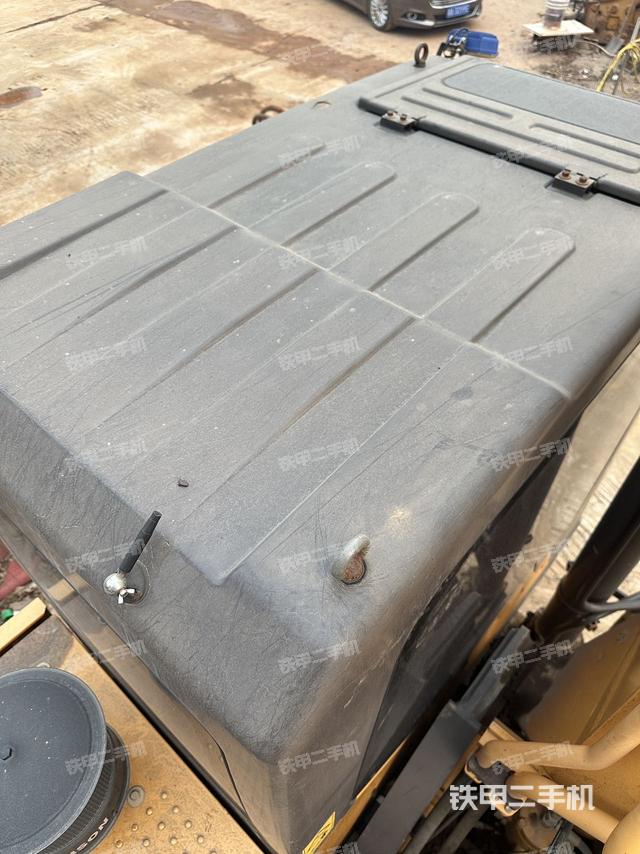 驾驶室顶部（整机外观）