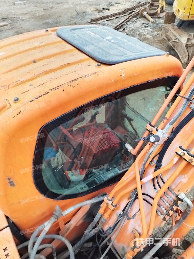 驾驶室顶部（整机外观）